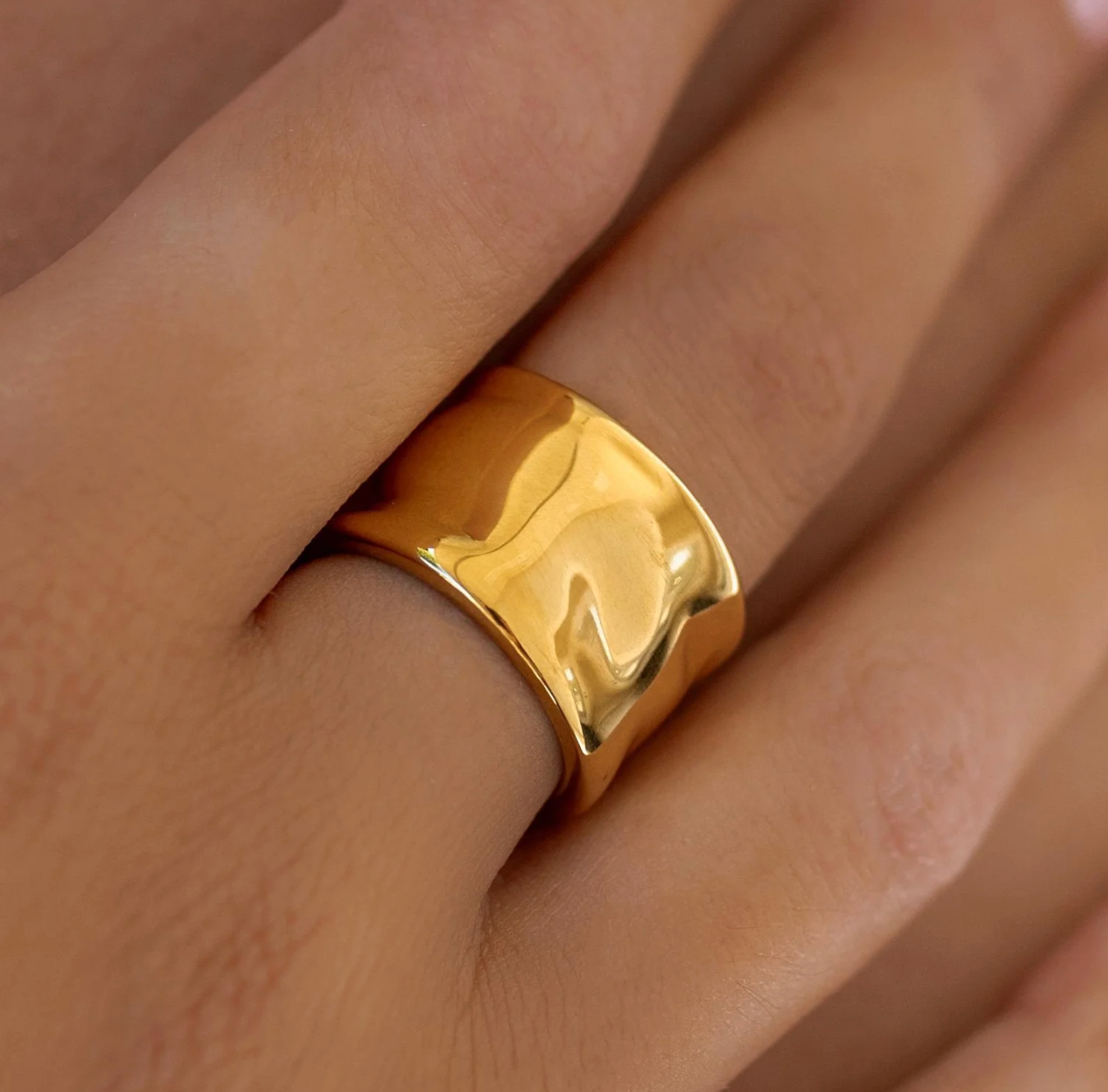 Sedona Ring front view inspired by Sedona desert landscape