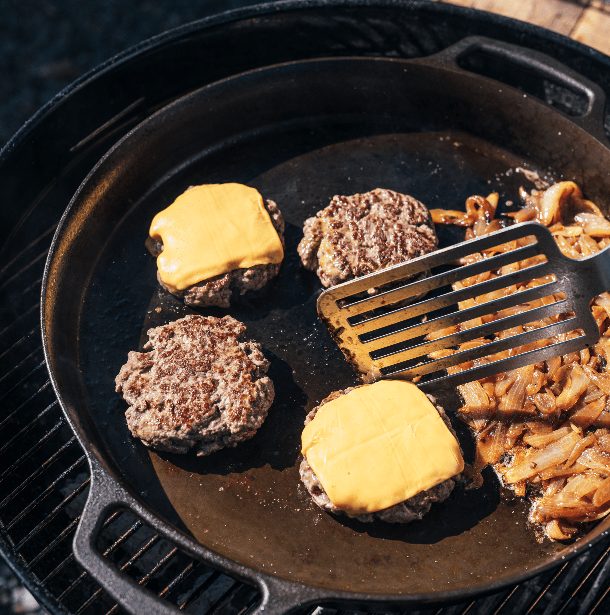 No.16 Double - Handled Cast Iron Skillet - Free Living Co