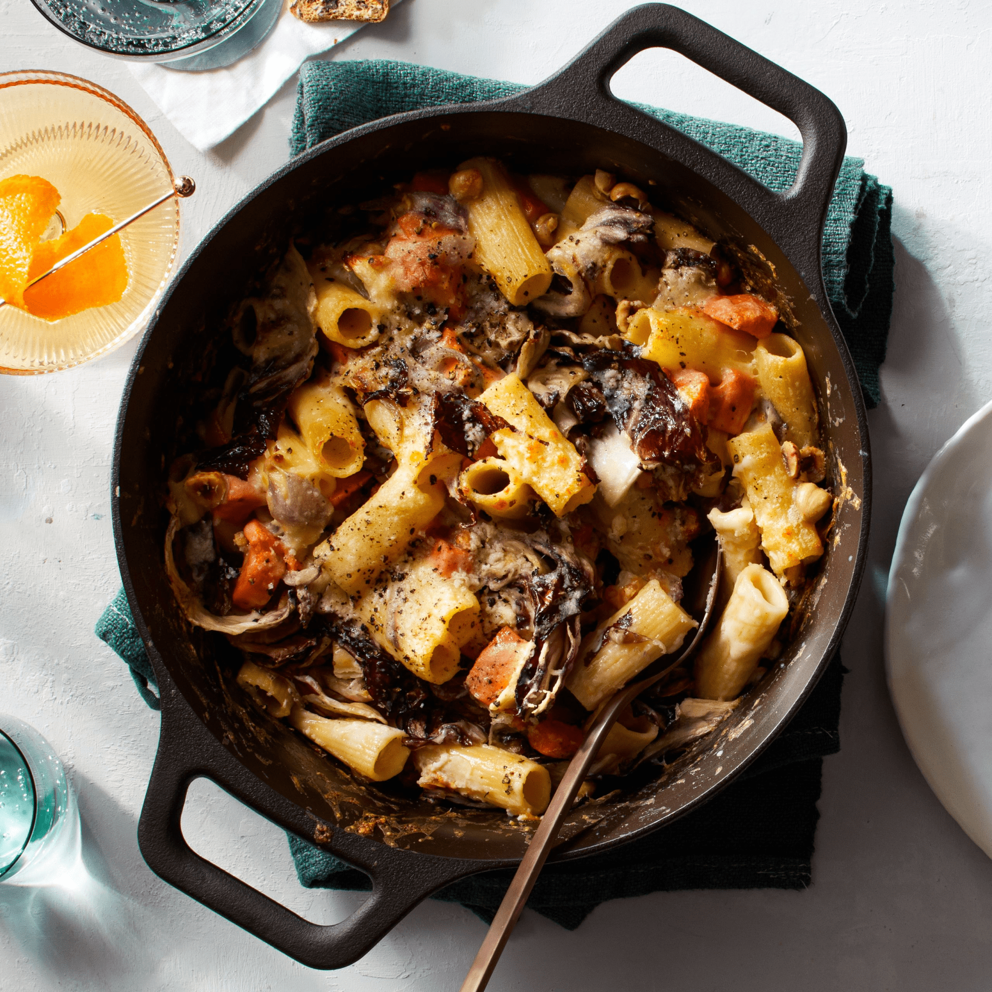 No.8 Cast Iron Dutch Oven - Free Living Co