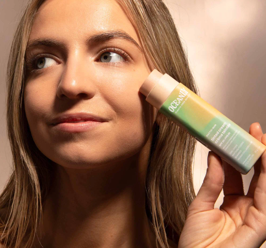 Oceanly Tinted Cream 30 SPF application lifestyle screenshot