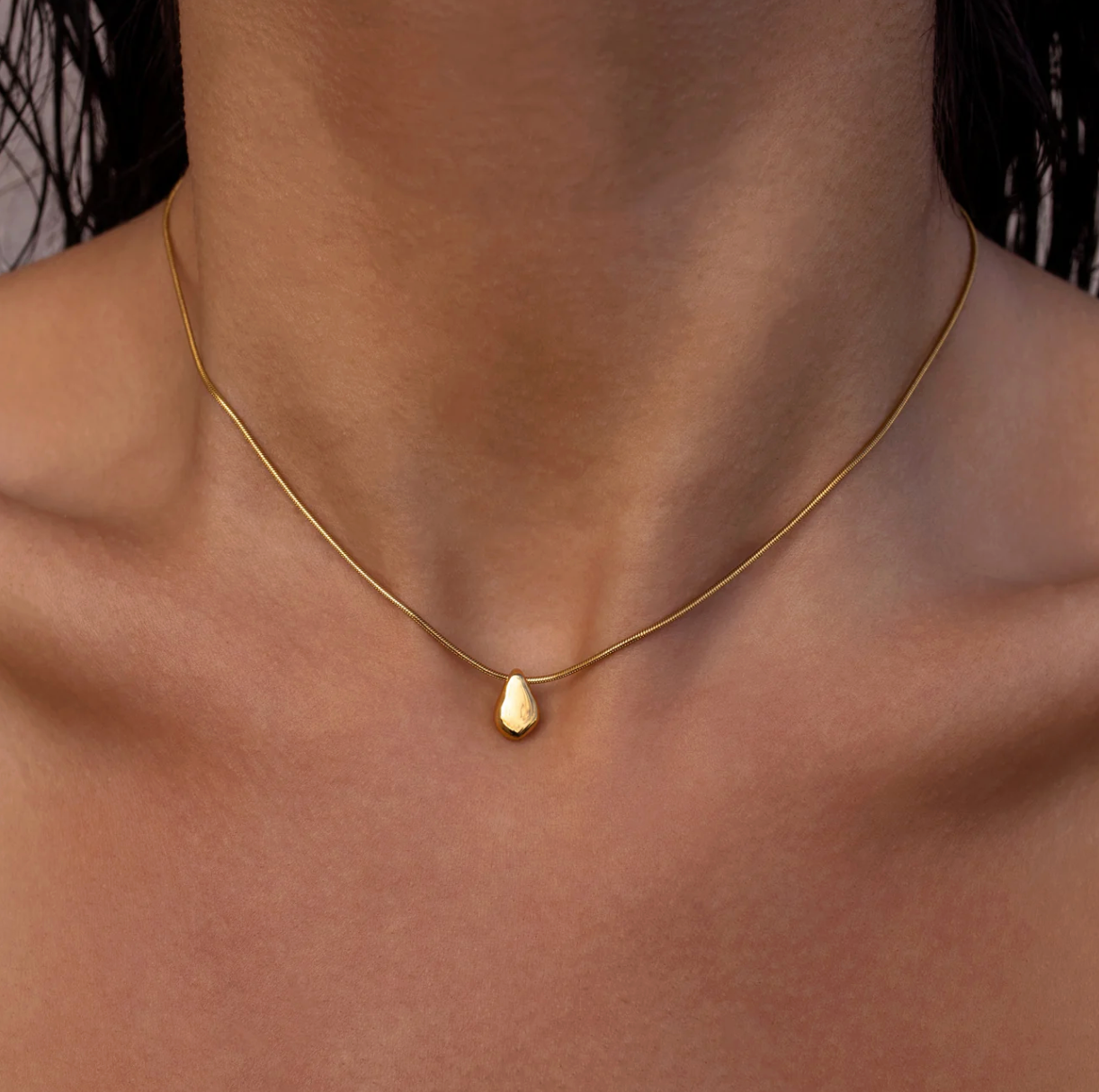 Form Necklace front view minimal gold pendant jewelry